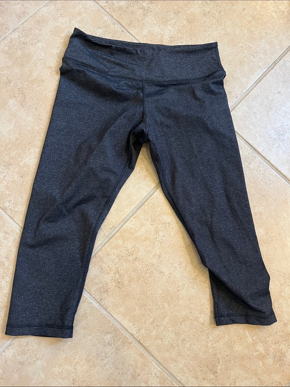 Lululemon gray speckled cropped leggings